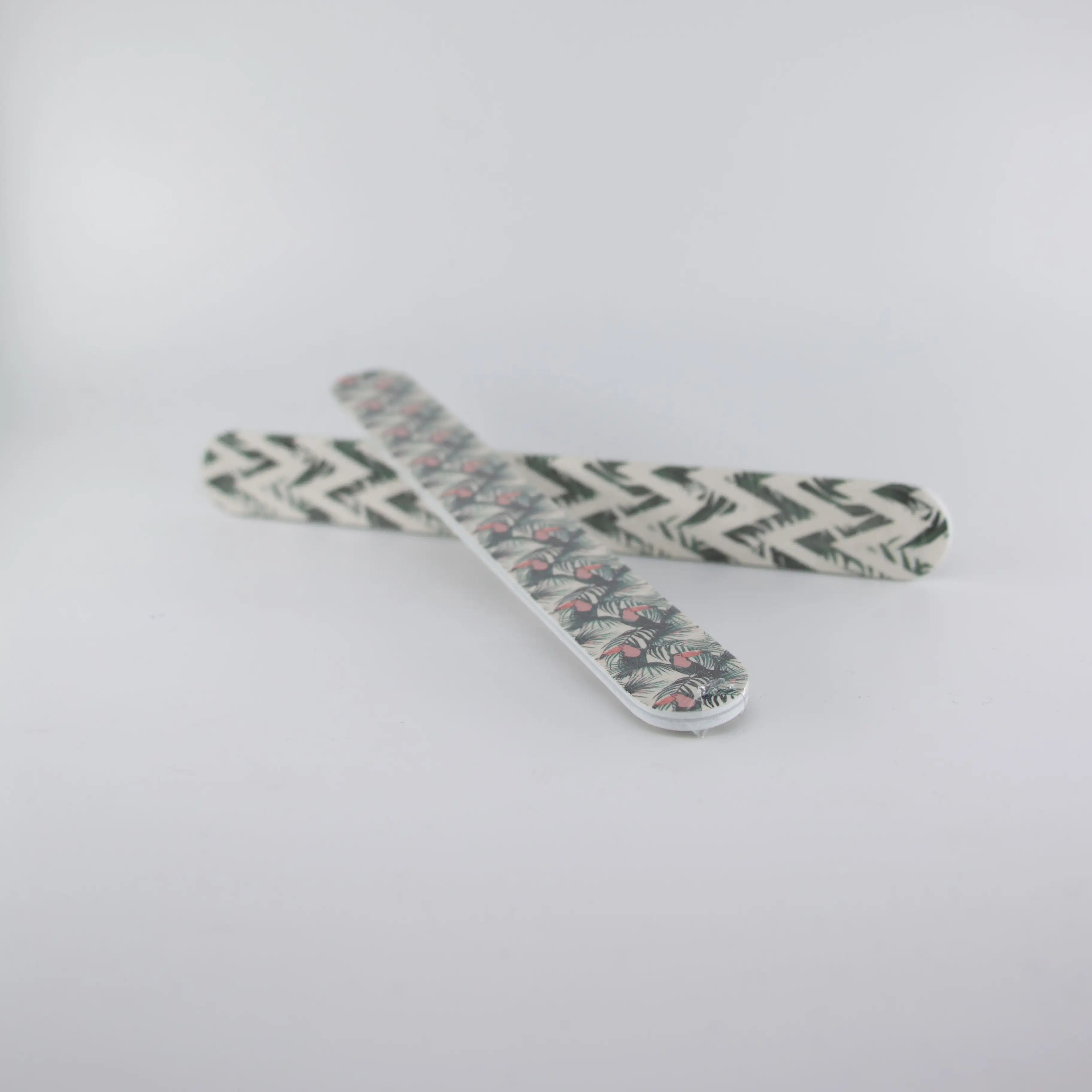 Lime à ongles motifs aléatoires