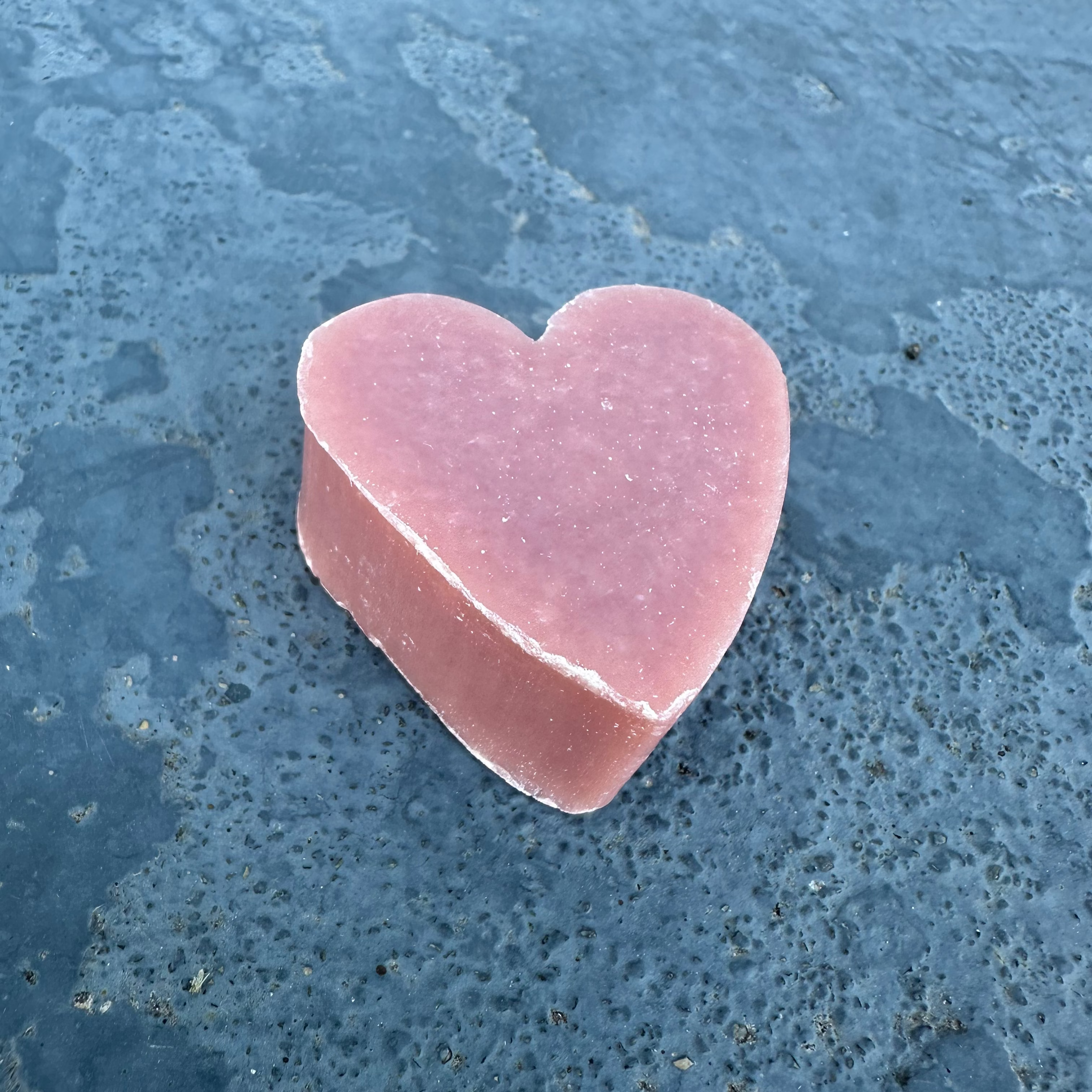Savon coeur artisanal parfum fruité