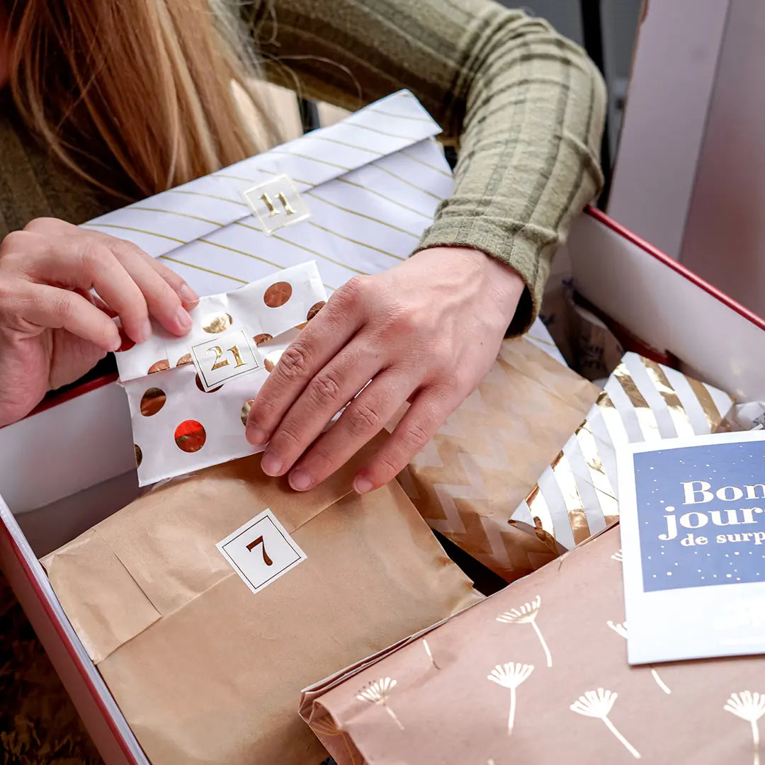 Box design "Famille heureuse" avec 1 cadeau par jour