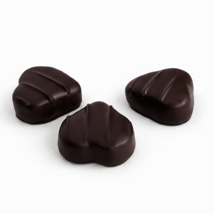 3 coeurs chocolats noirs artisanaux à la pâte d'amende