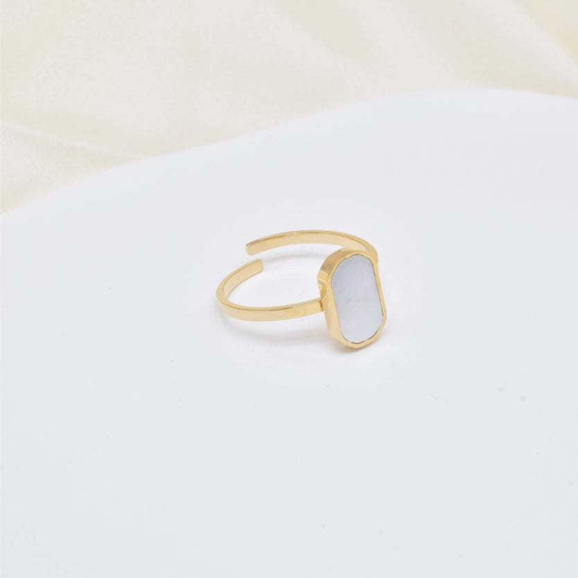 Bague réglable en acier doré avec pierre naturelle