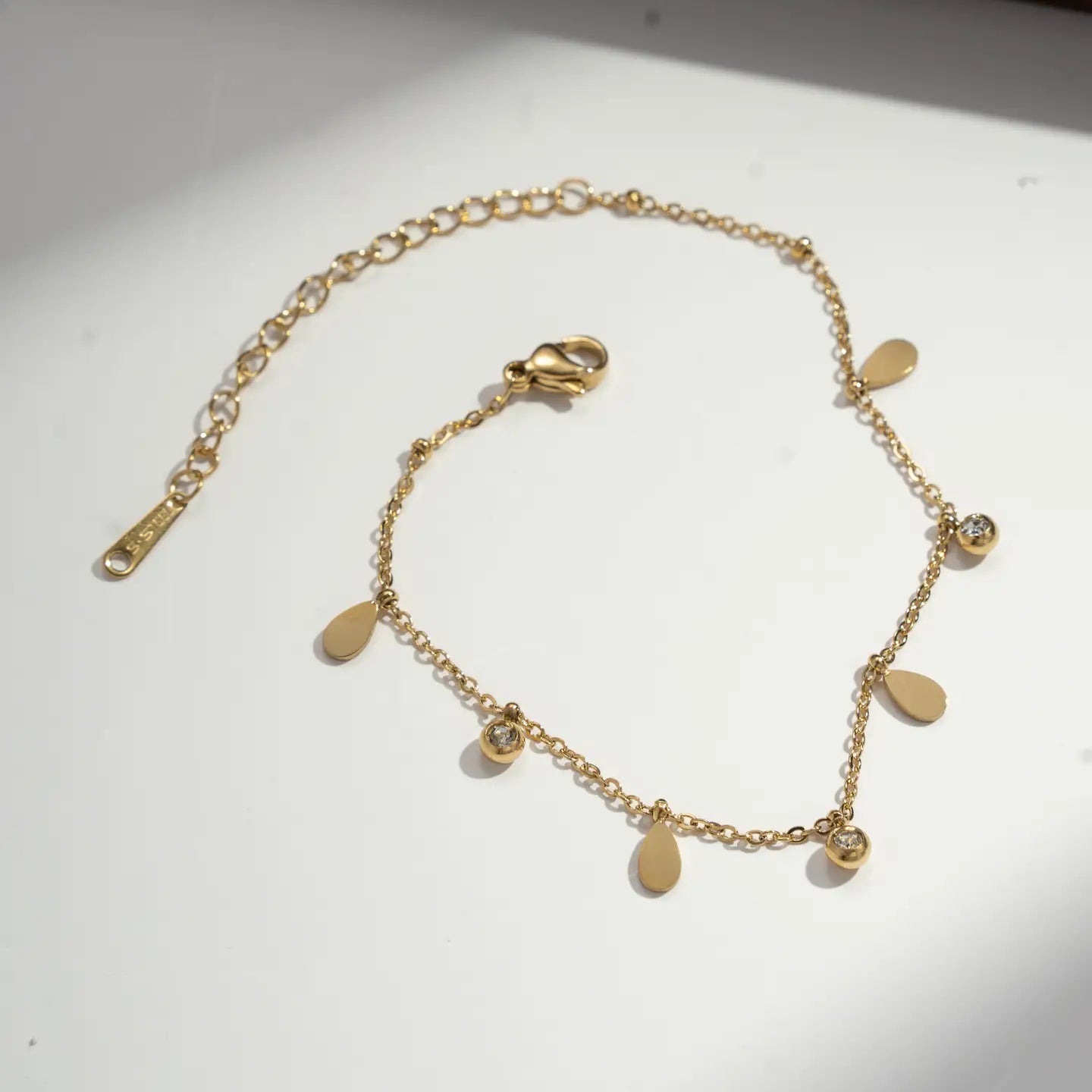 Bracelet en acier inoxydable raffiné pampilles et strass