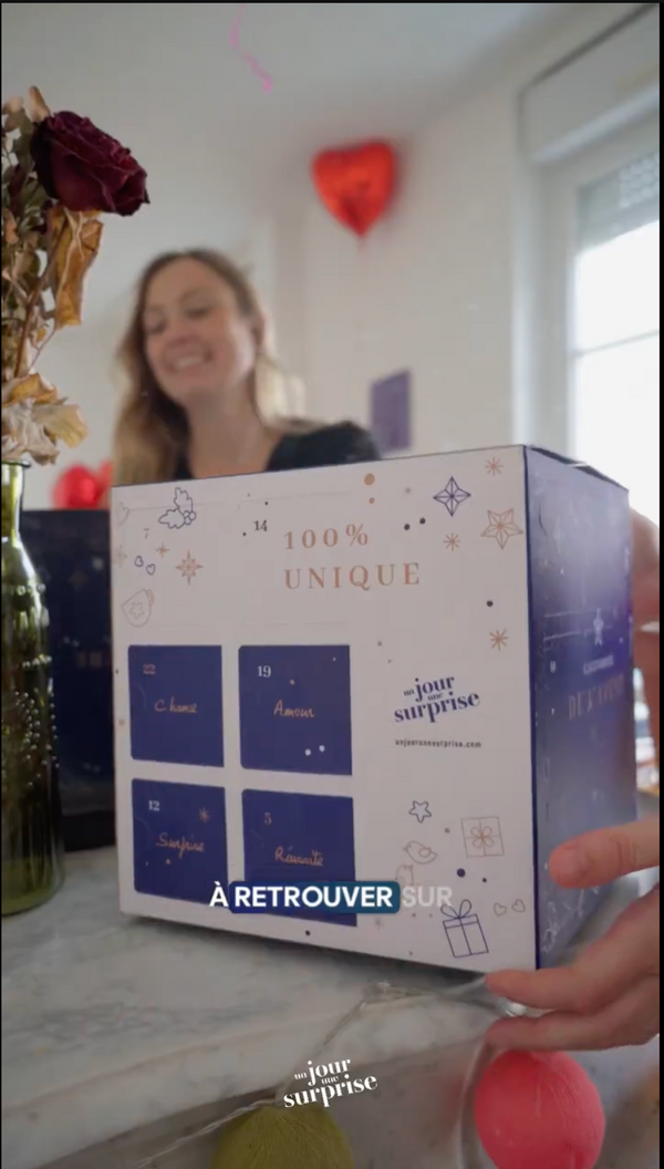 Ouverture magique d'un calendrier de l'avent