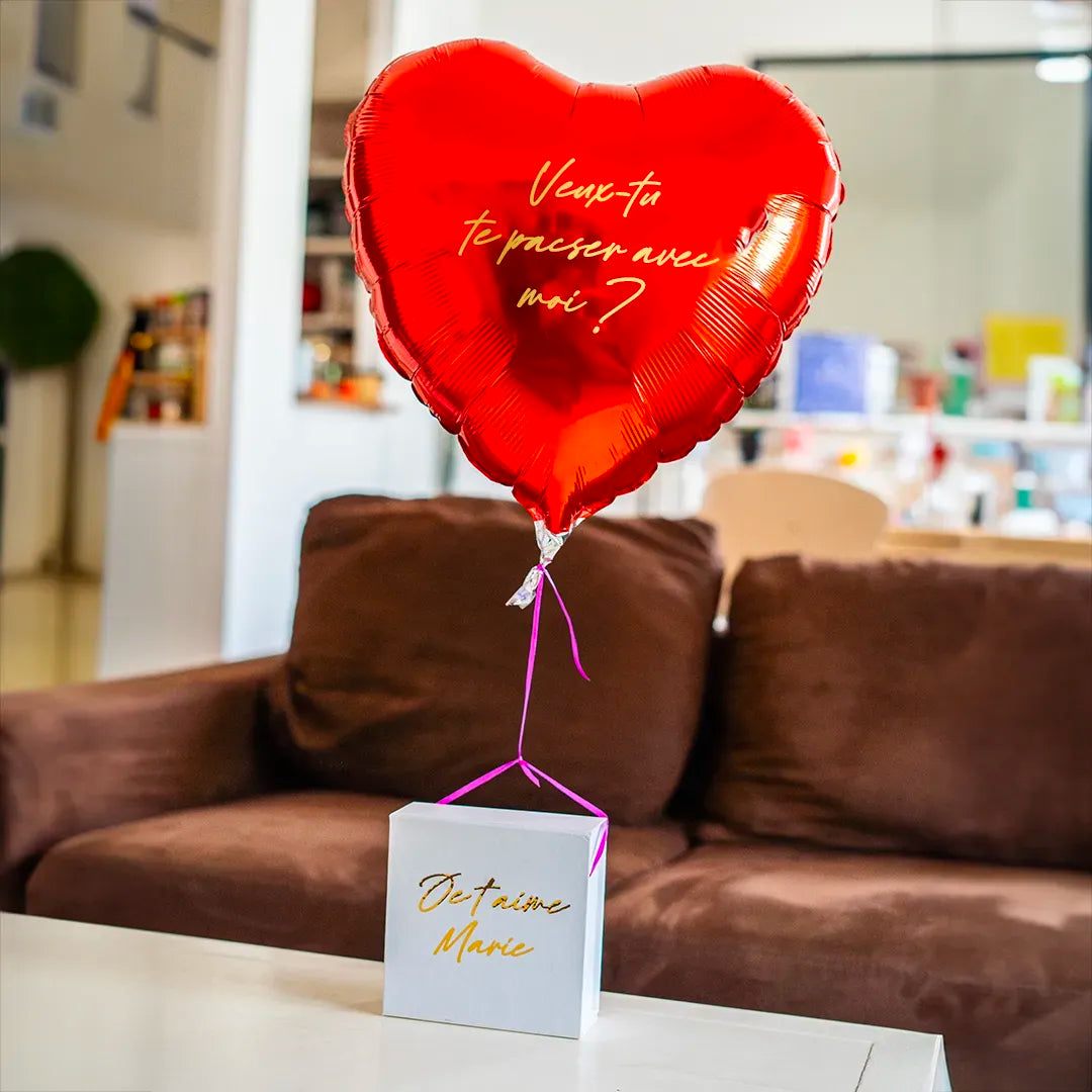 Demande de PACS originale : surprenez avec un ballon personnalisé