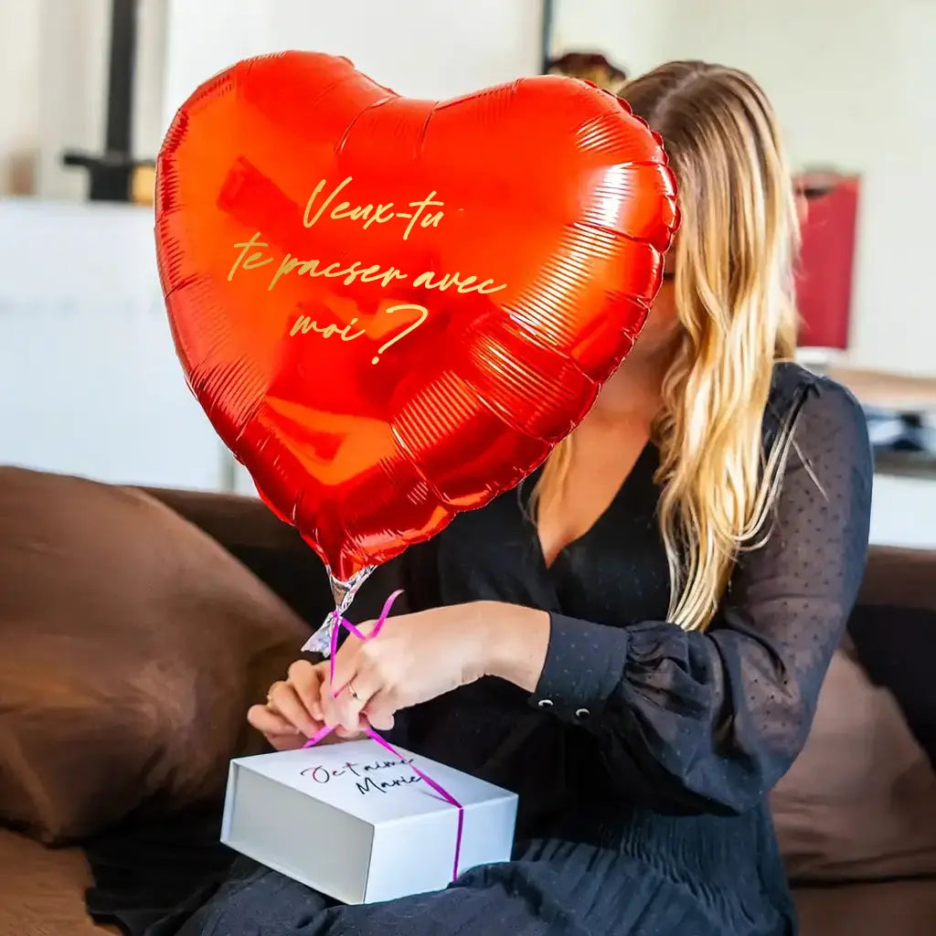 Demande de PACS originale : surprenez avec un ballon personnalisé