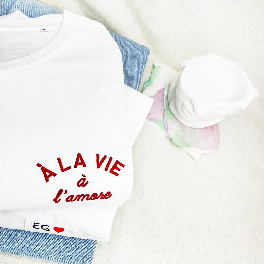 T-shirt unisexe brodé à la vie à l'amore