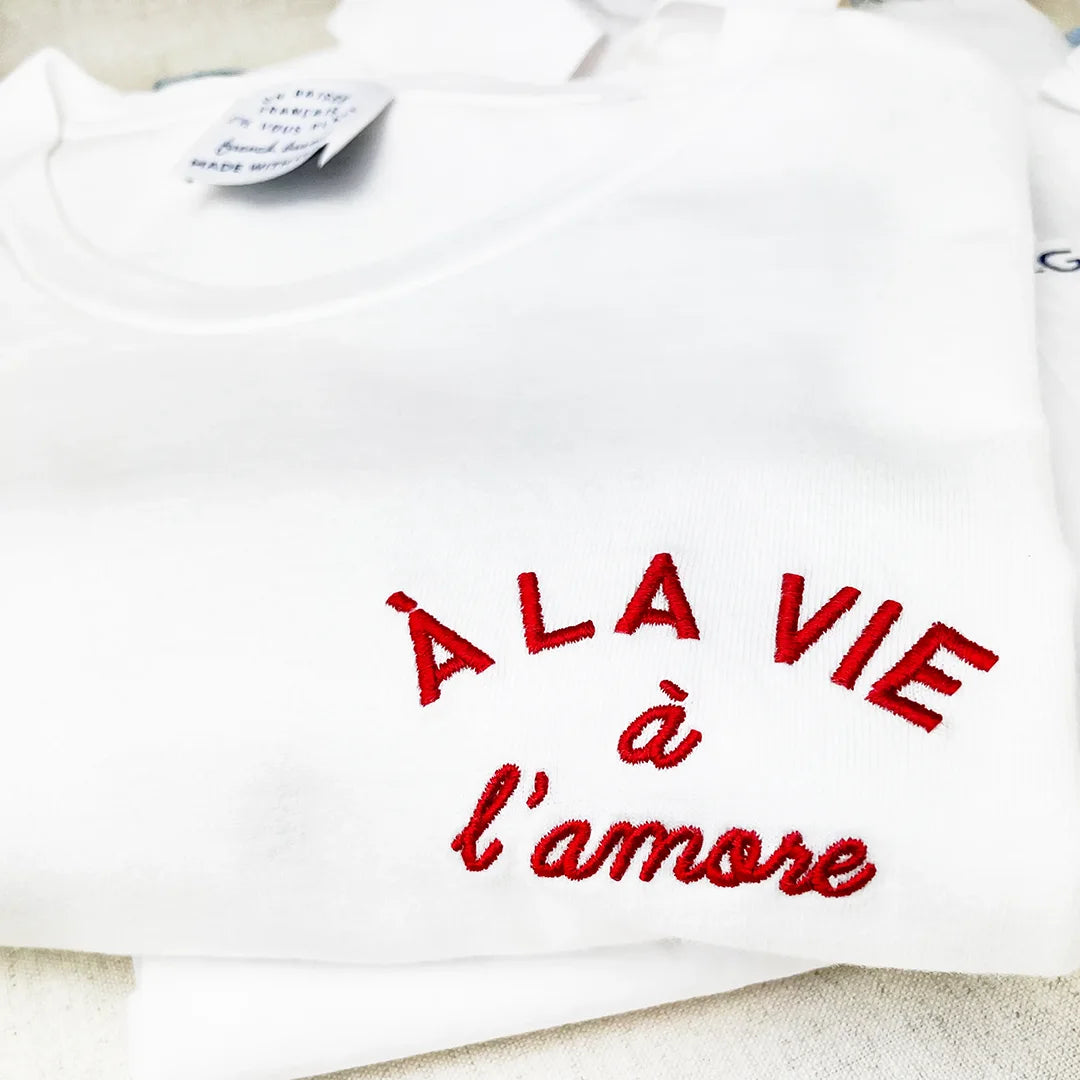 T-shirt unisexe brodé à la vie à l'amore